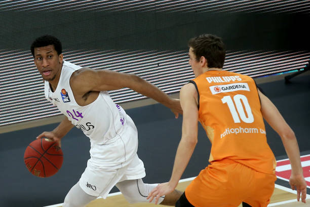 站稳脚跟的 站稳脚跟的